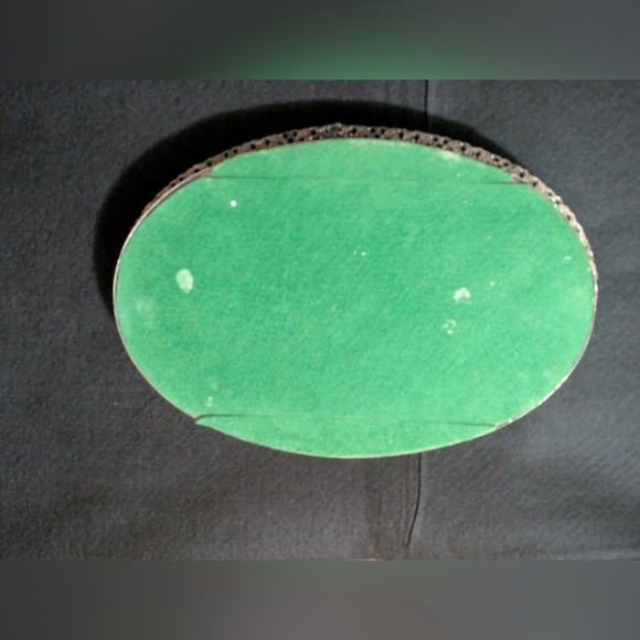 Elegant Silver Oval Mirror Tray - Picture 4 of 6